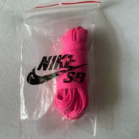 Nike SB Pink Shoelaces - Picture 1 of 3